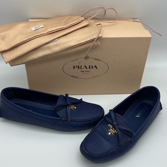 Authentic Prada blue Saffiano leather loafers - Picture 3 of 11